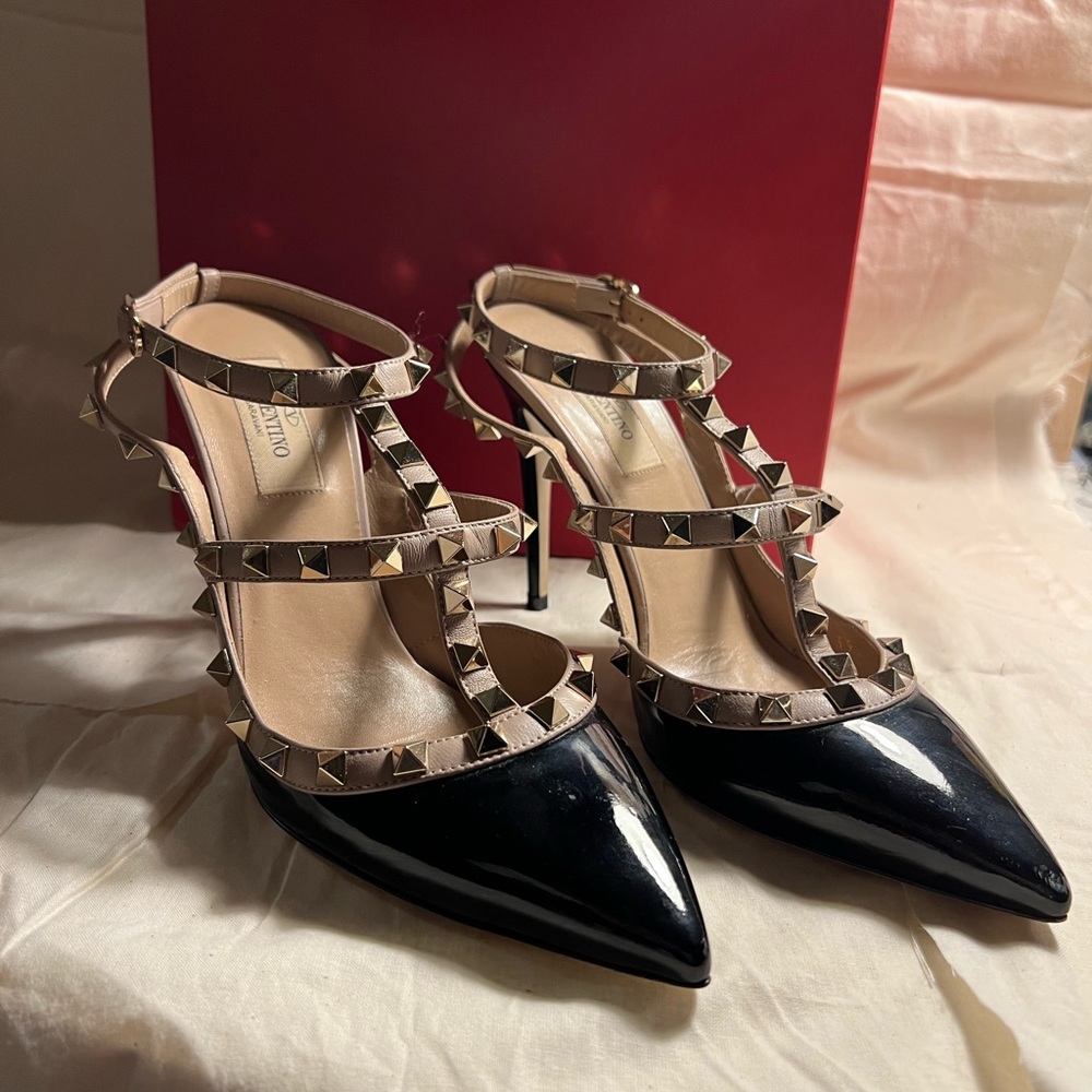 Valentino Garavani Rockstud ankle strap pump in patent leather size 38